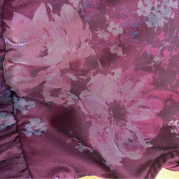 Child’s zenzi size S high low burgundy dress with floral print and satin ribbon - Picture 3 of 4